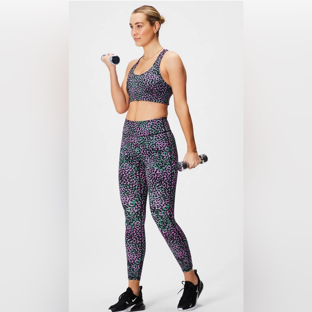 2 PIECE MATCHING SET FABLETICS- GRASS GREEN SAFARI SPOTS/BLACK
LIMITED EDITION!
